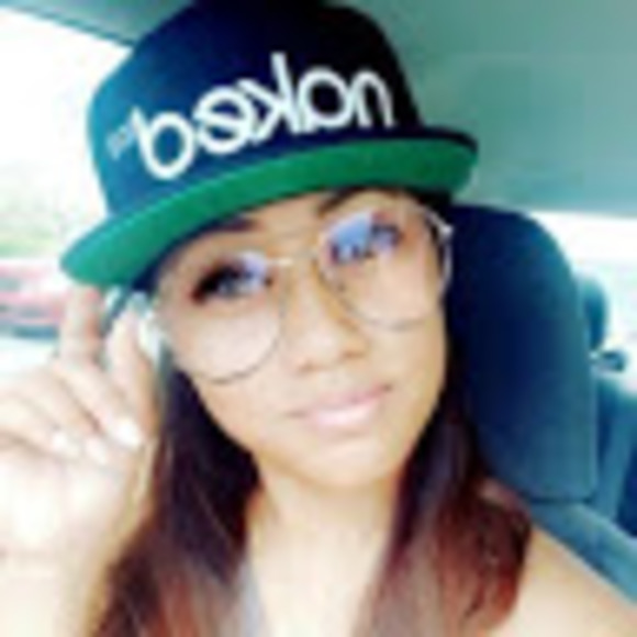 Meet your Posher, Dinae - Picture 1 of 1